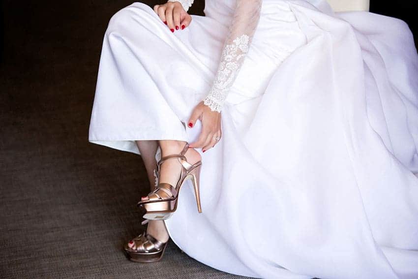 manicura de novia 2022 sandalias para novias