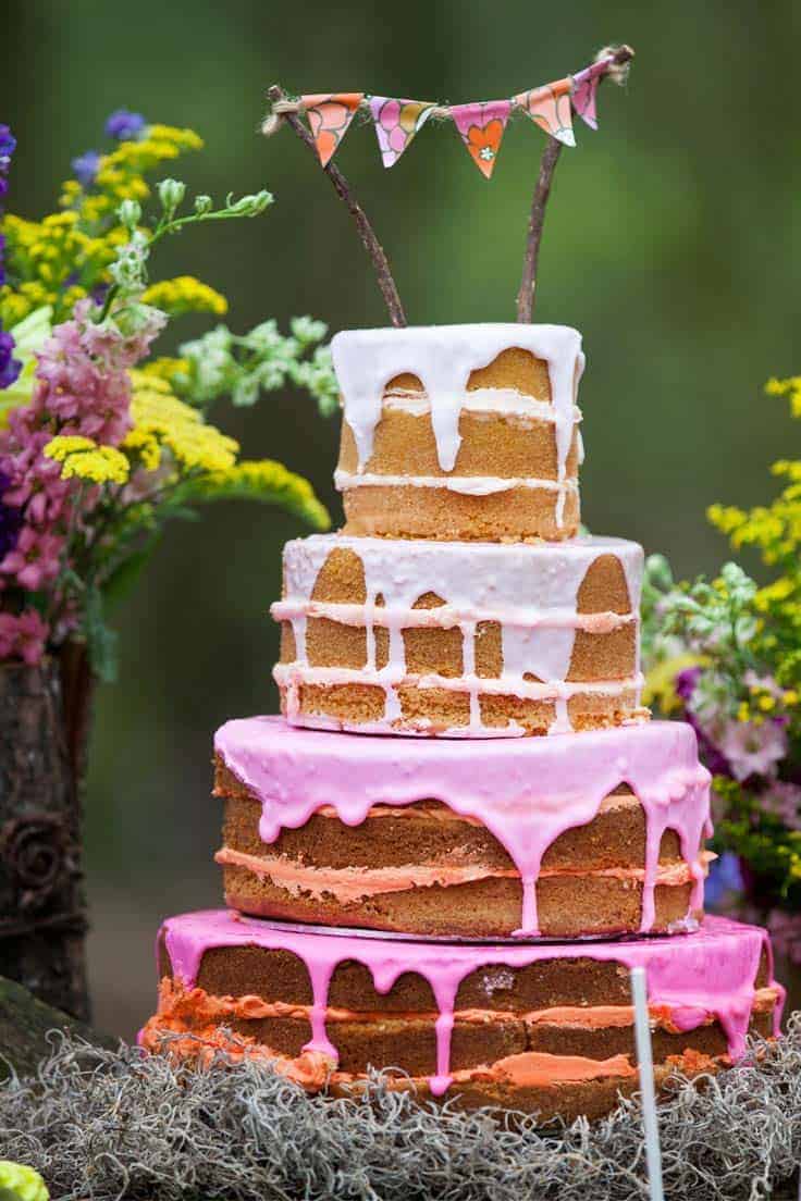 Naked cake para bodas de fresa y nata