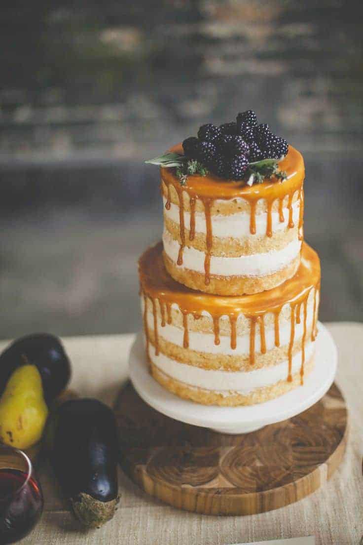 Naked cake para bodas con frutas del bosque