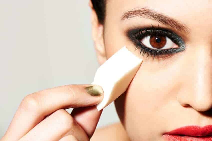 ¿Qué sucede si tu esponja de maquillaje no está tan limpia como crees?