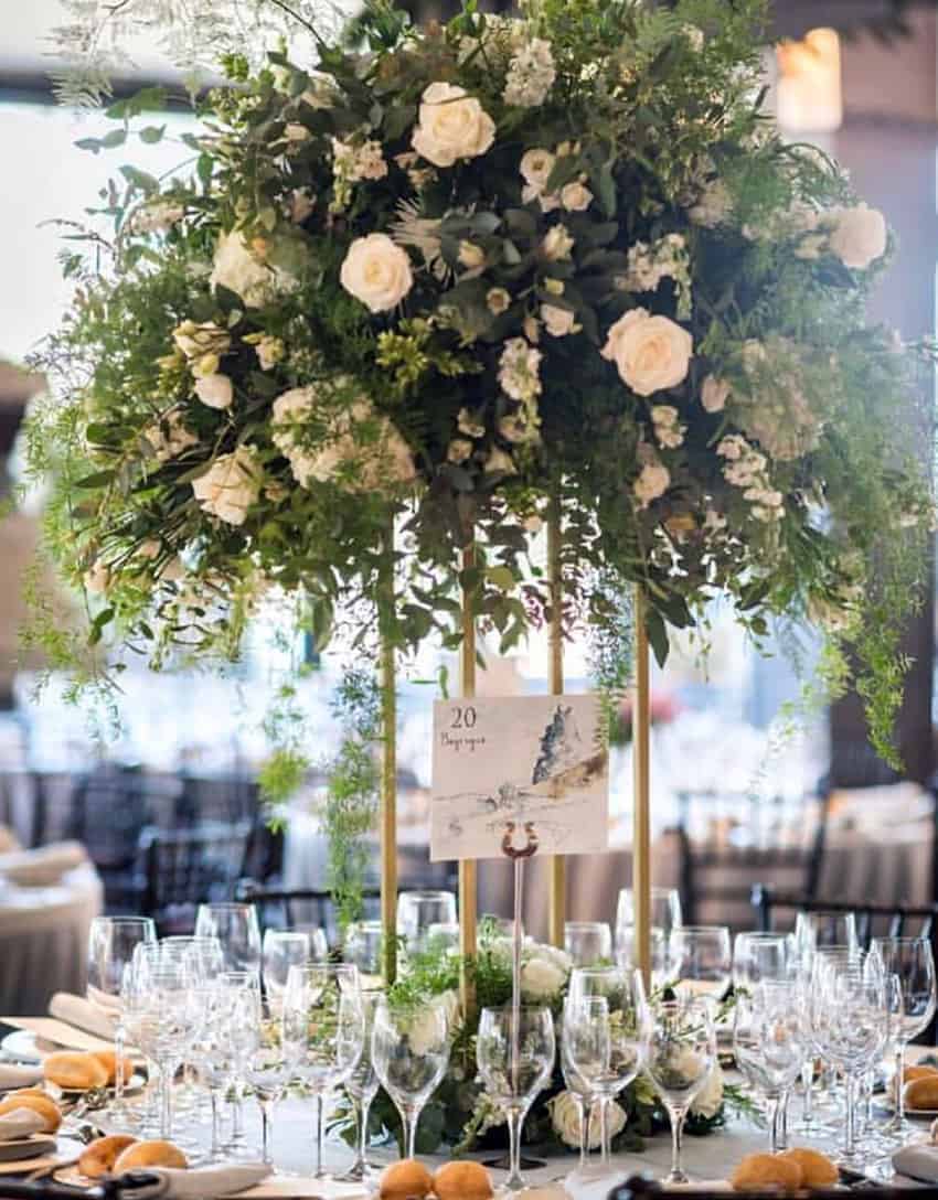 Montajes con flores para tu banquete de bodas