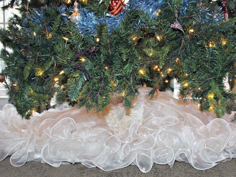 vestido de novia en un árbol de Navidad