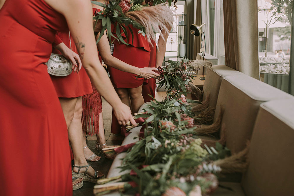 Cómo ahorrar en una boda Discurso de la dama de honor // Fotografía: Carlos Lance // ramo