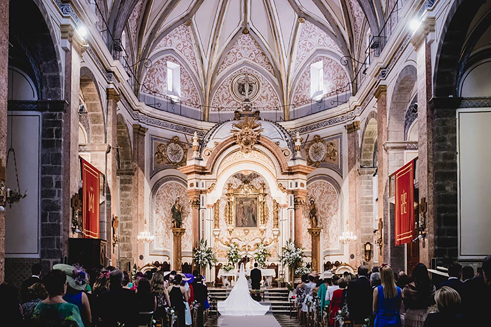 Decoración de iglesias para bodas: Flores, arreglos y detalles