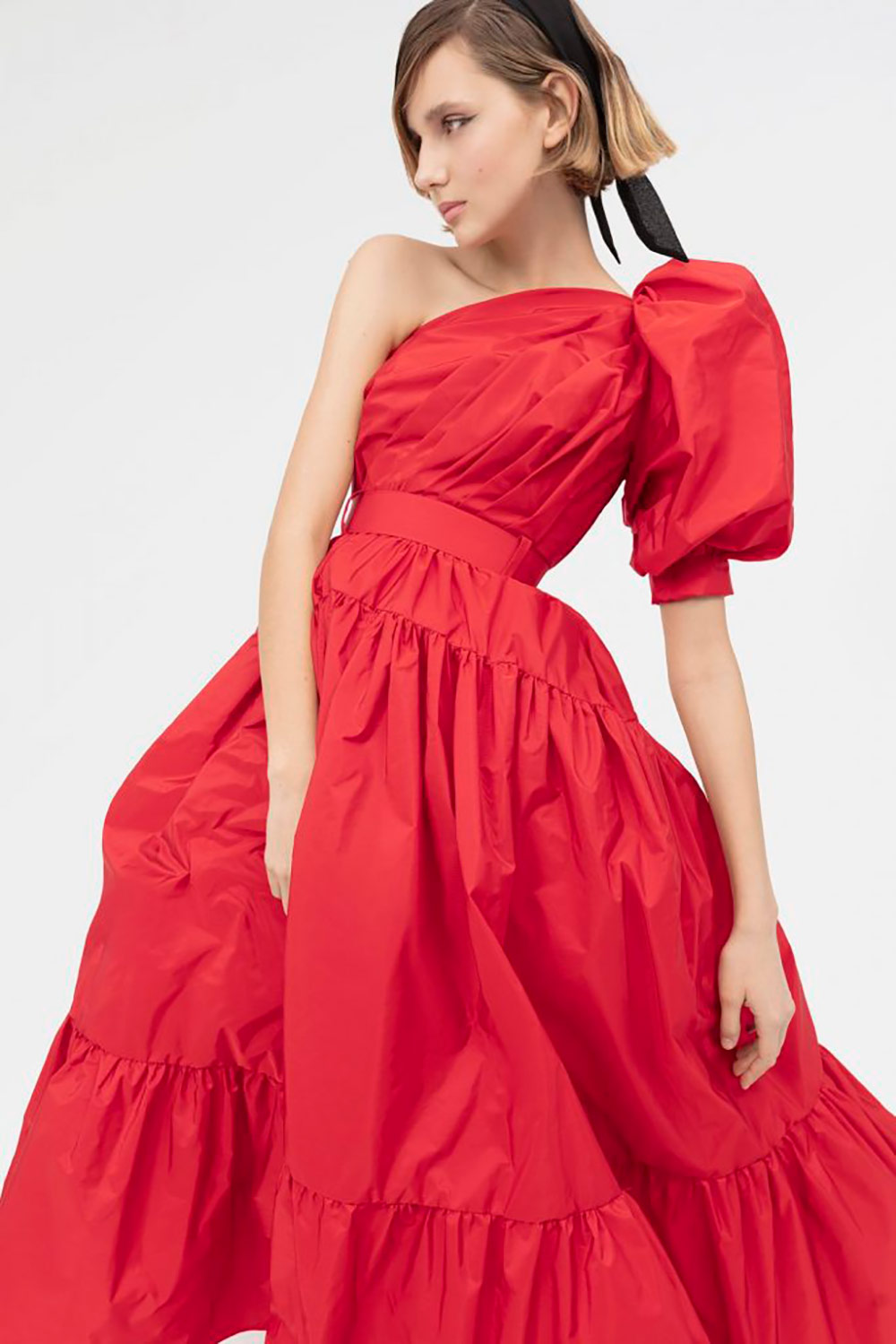 Vestidos rojos para invitada de boda: ¡el color que nunca defrauda!