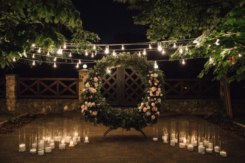 arco de flores para altar boda