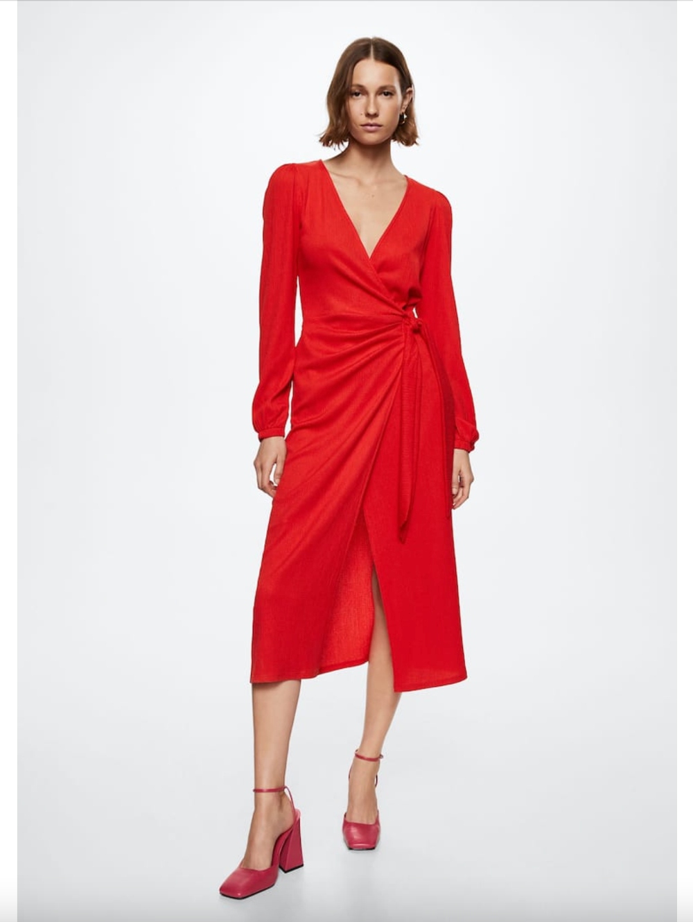 cómo combinar vestidos rojos de invitada