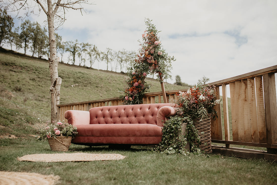sofá rojo boda