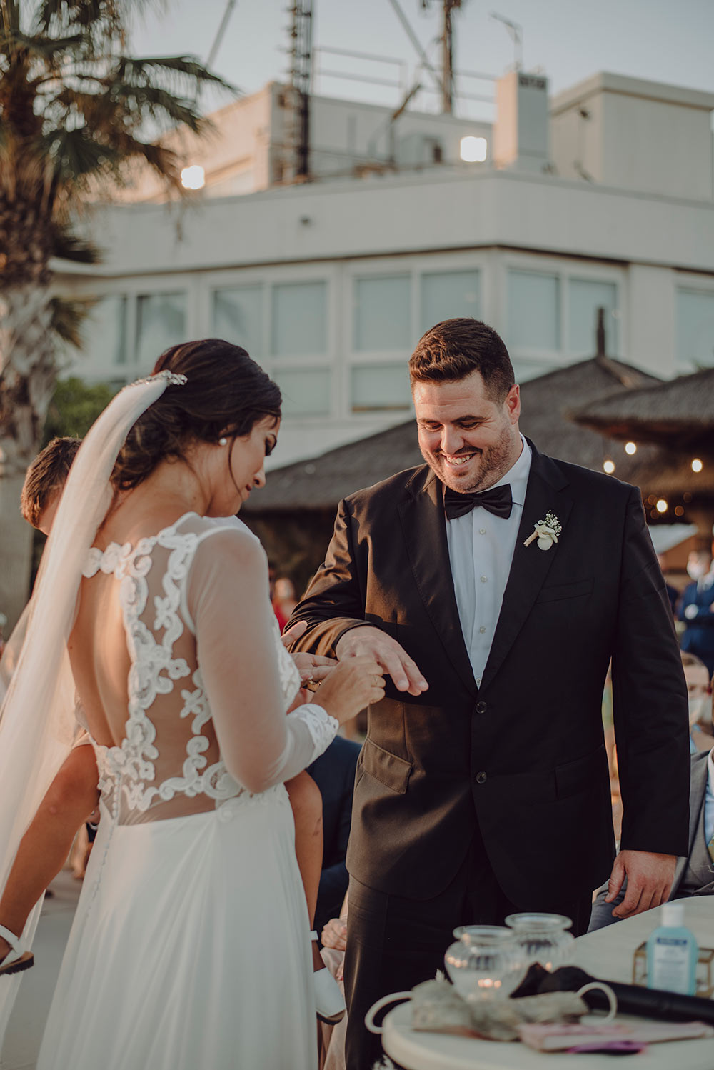 Arras de boda: cómo llevarlas y qué simbolizan