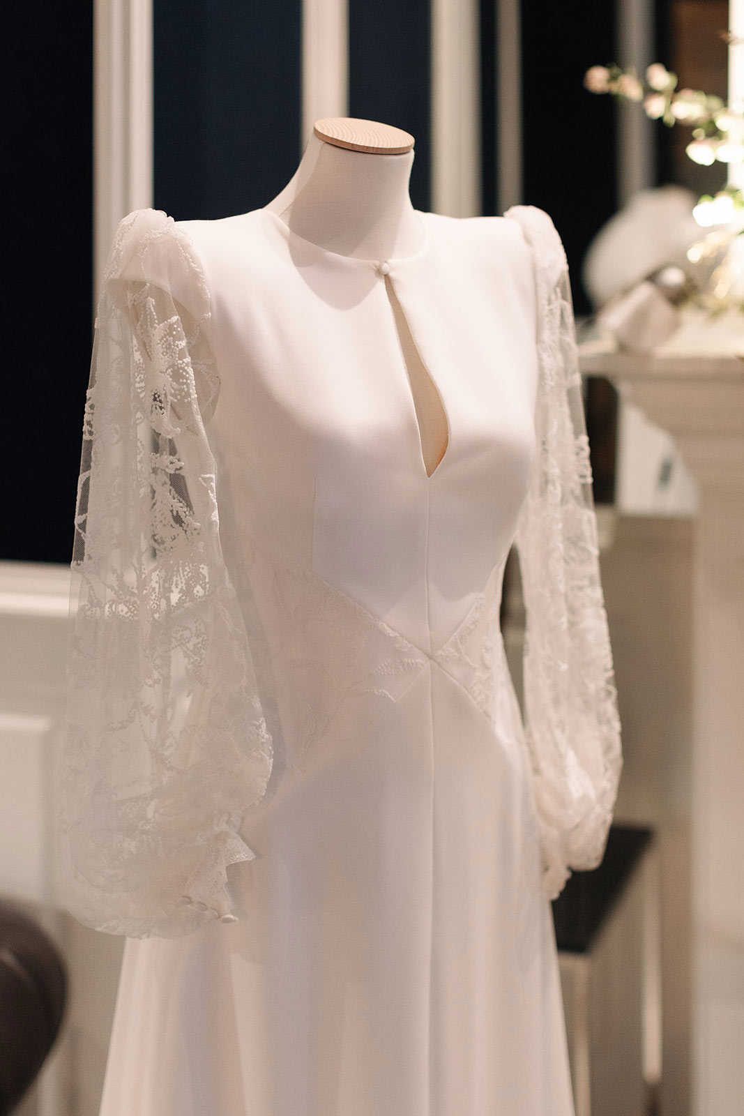 Detalle escote vestido de novia