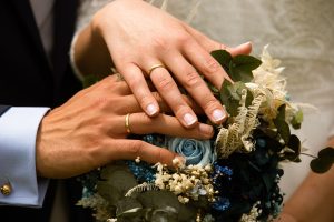 Alianzas y ramo de novia alianzas de boda originales