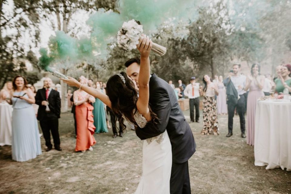 ideas para una boda diferente humo de colores regalos originales para novias ramos de novia