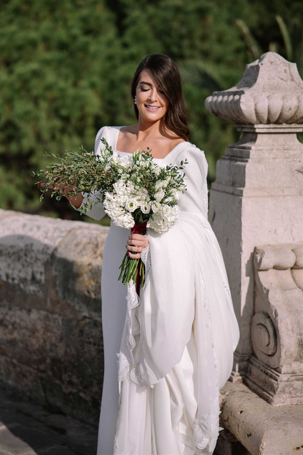 vestido de novia Silvia Fernández ramo de novia