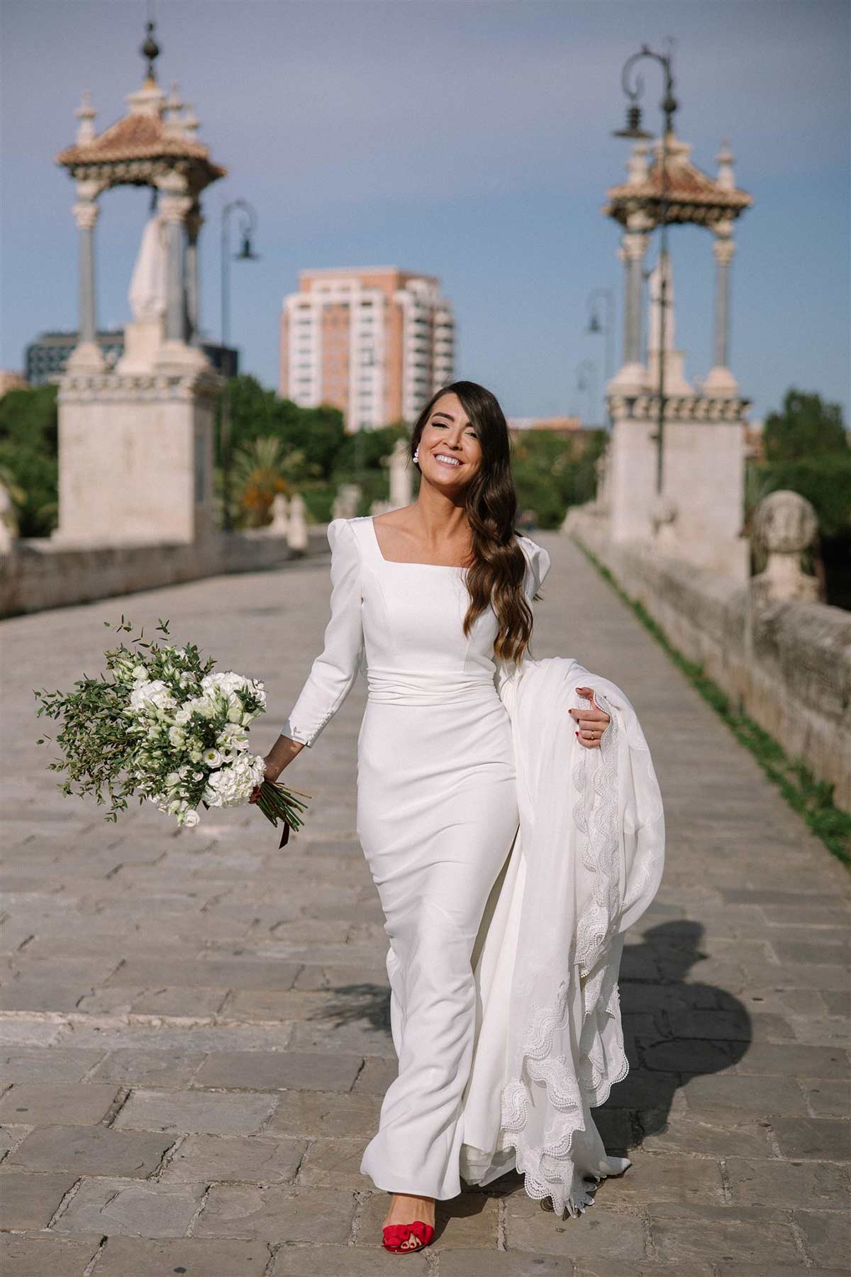 vestido de novia larga cola Silvia Fernández