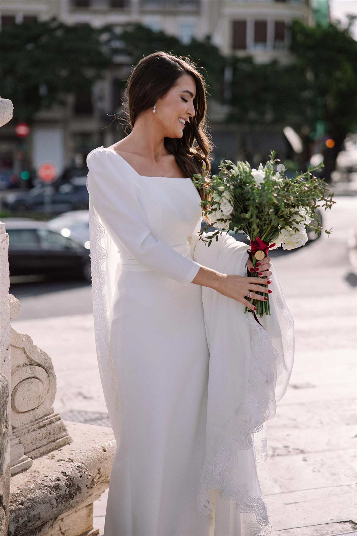vestido de novia Silvia Fernández ramo de novia