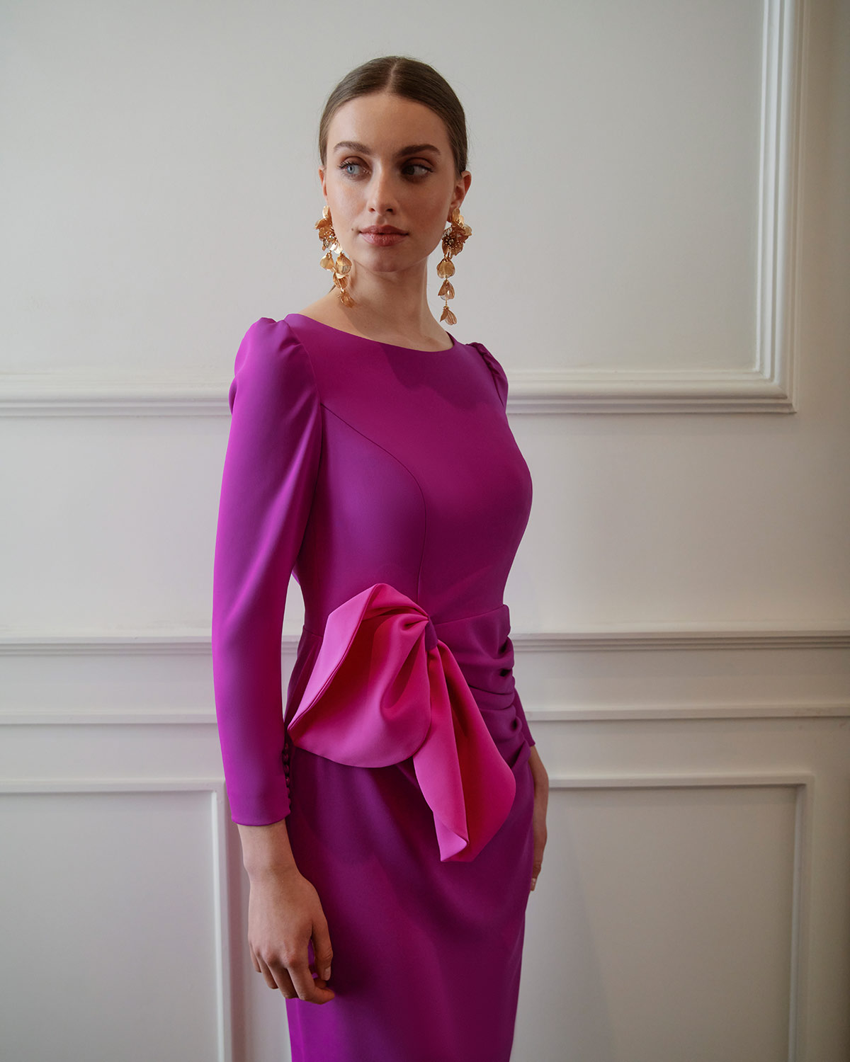 vestido infitada color berenjena lazo rosa
