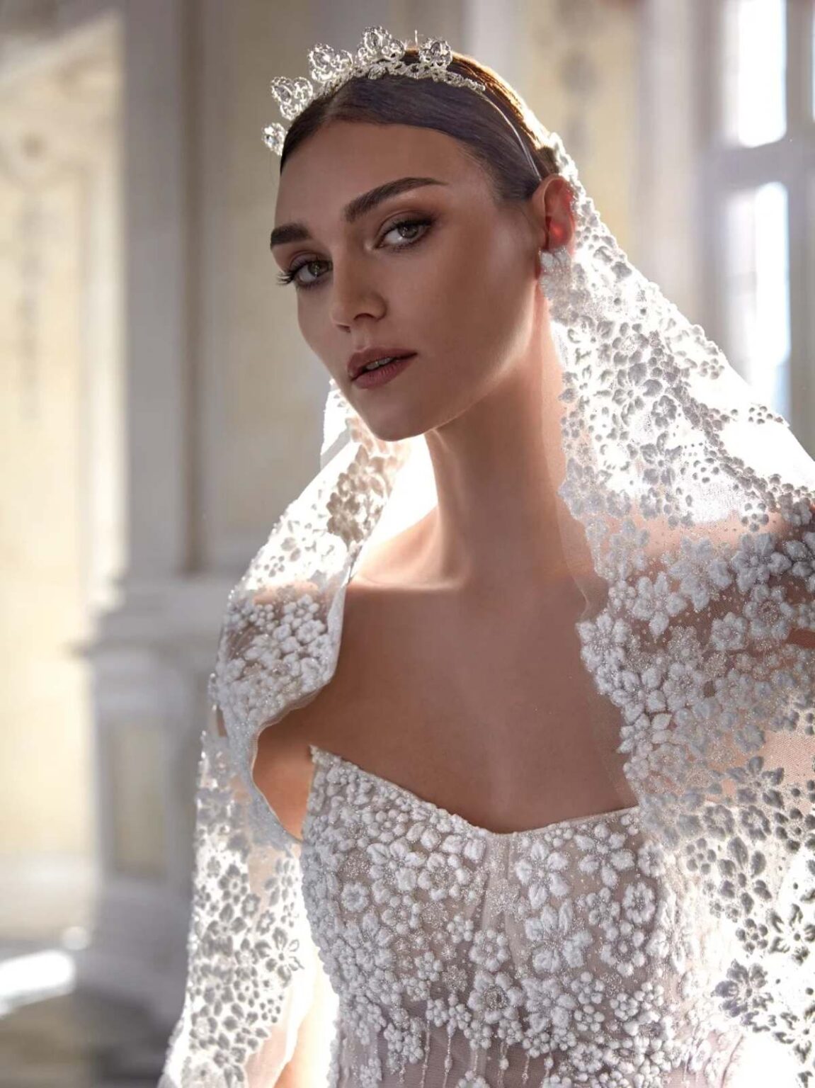 Novias Con Flores Bordadas En El Velo Un Gui o Rom ntico Que Enamora Novias Con Flores Bordadas En El Velo Un Gui o Rom ntico Que Enamora
