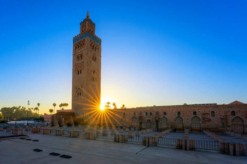 Fotografía: vwalakte - Freepik https://www.freepik.es/foto-gratis/famous-koutoubia-mosque-marrakech_36125028.htm#fromView=search&page=1&position=43&uuid=10df17fe-1a9f-43b3-ab80-1a9d0410074b&query=marruecos