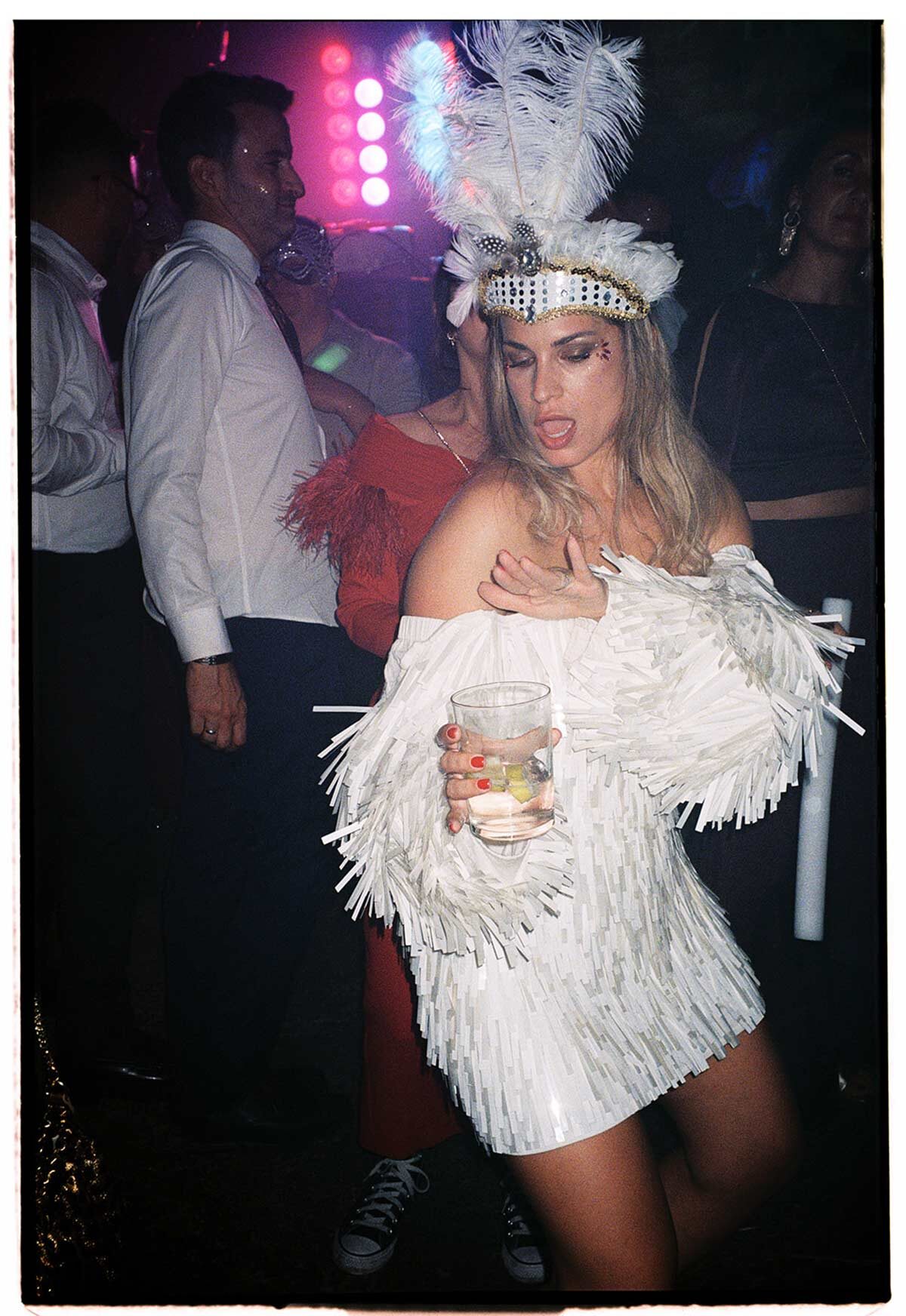 Novia en la fiesta bailando