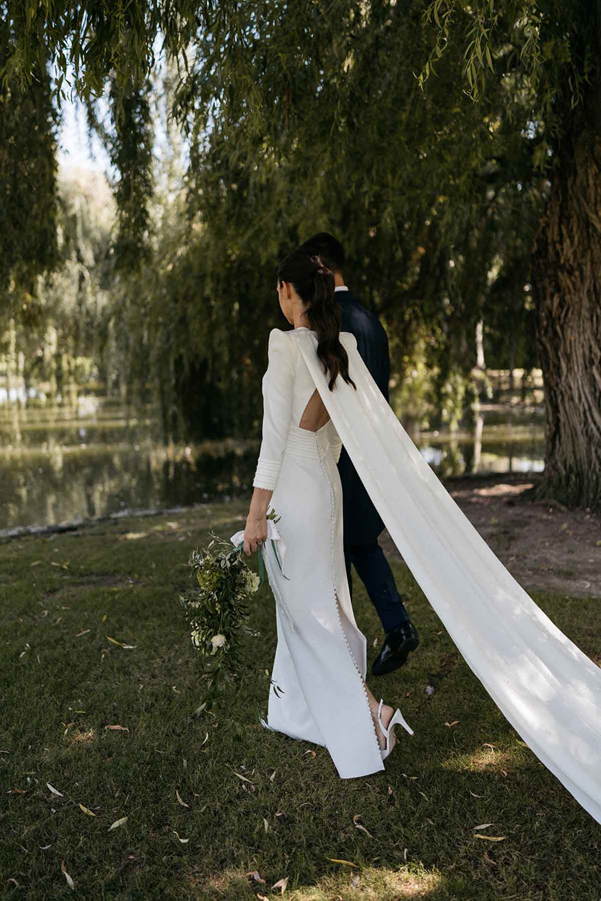 Capa de novia diseño Silvia Fernández