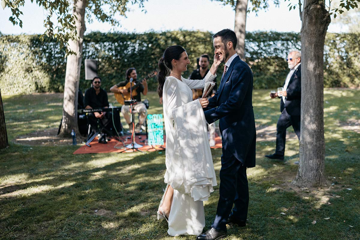 Música en vivo boda novios bailando