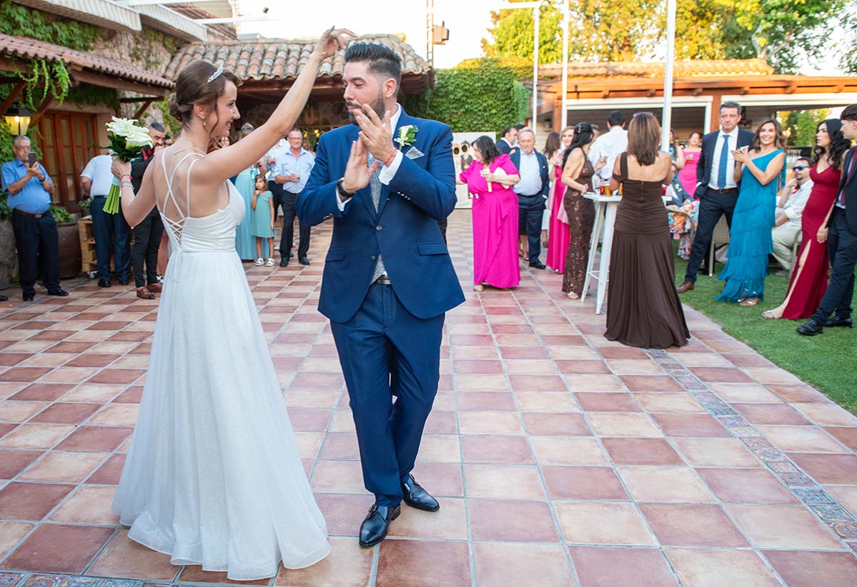 Novios bailando