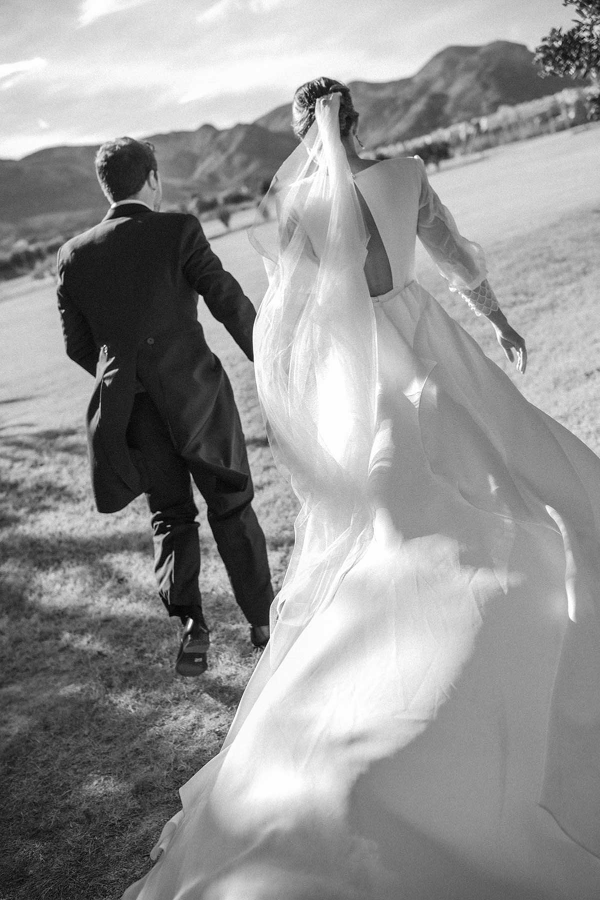 Novios de espaldas