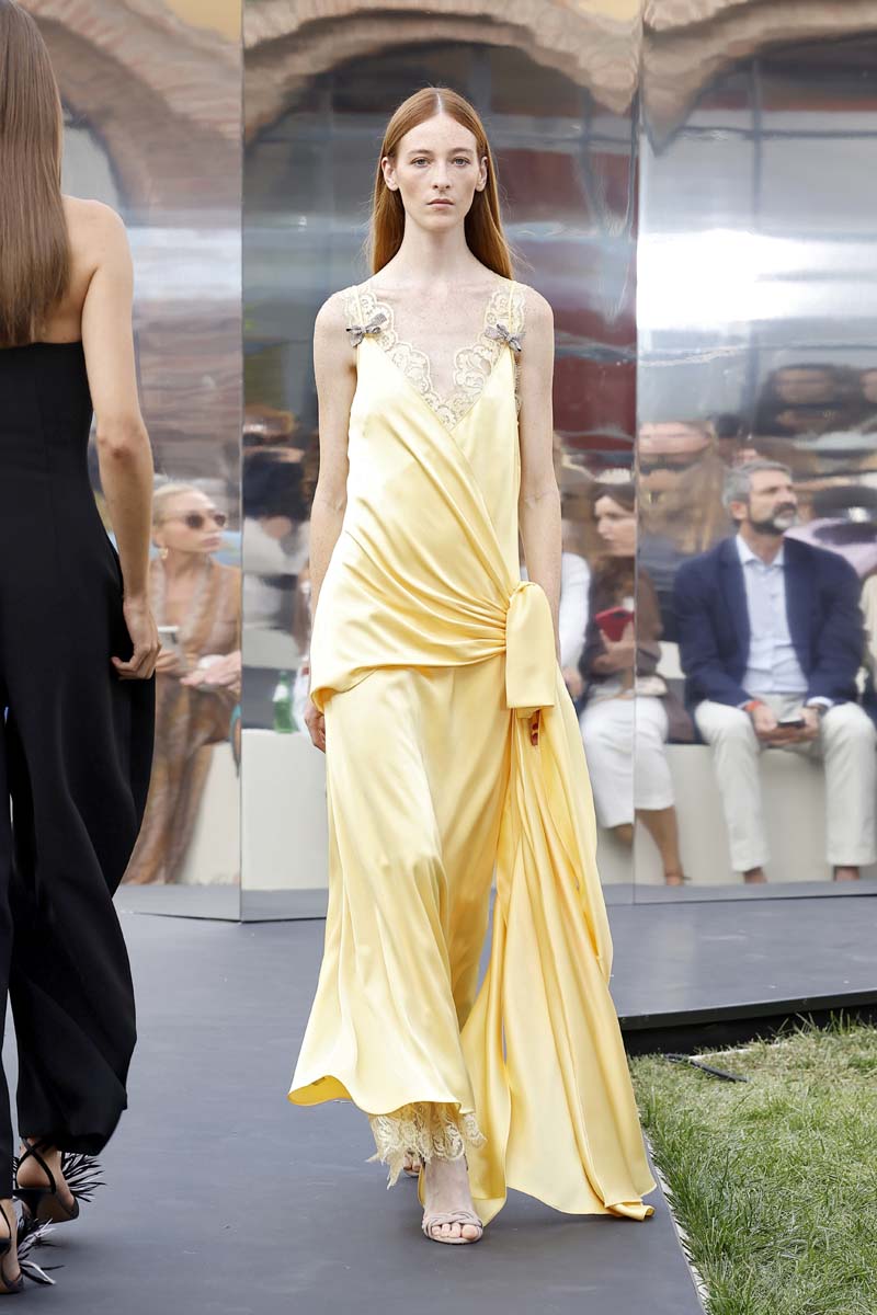 vestido amarillo invitada de verano