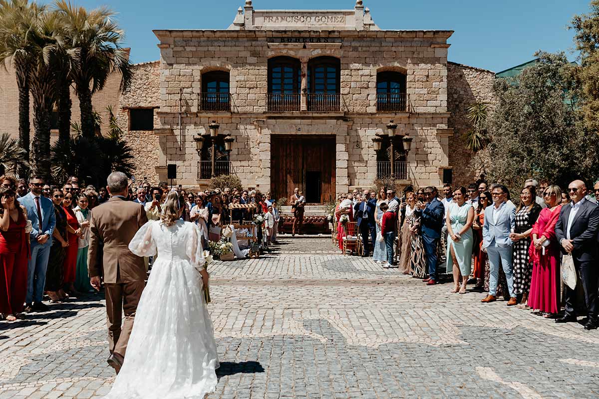 Llegada de la novia Bodegas Francisco Gómez ceremonia civil