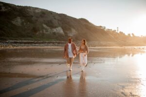 https://www.magnific.com/es/foto-gratis/pareja-trans-dando-paseo-playa-al-atardecer_23442688.htm#fromView=search&page=1&position=10&uuid=253775eb-67fd-4843-872d-00a88c996d3c&track=ais_hybrid&query=pareja+playa+paseando