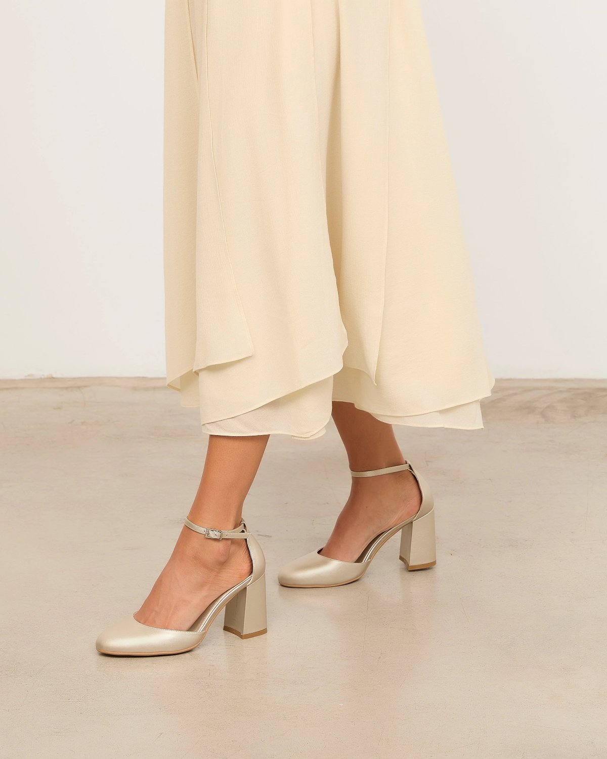 Como es lógico, para escoger el mejor modelo de zapatos boda otoño para invitadas, hay que prestar atención al mes de la boda y al tiempo.