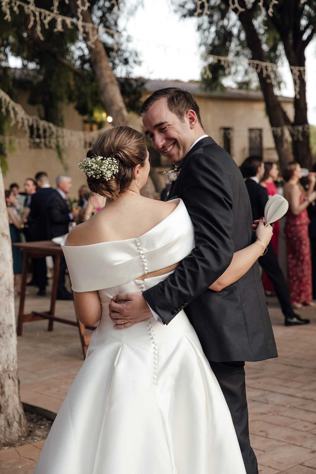 Novios de espaldas