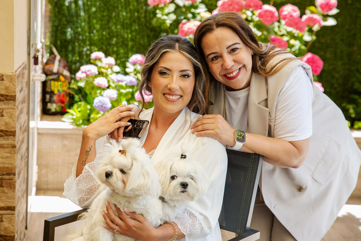 Wedding planner con novia y perritos