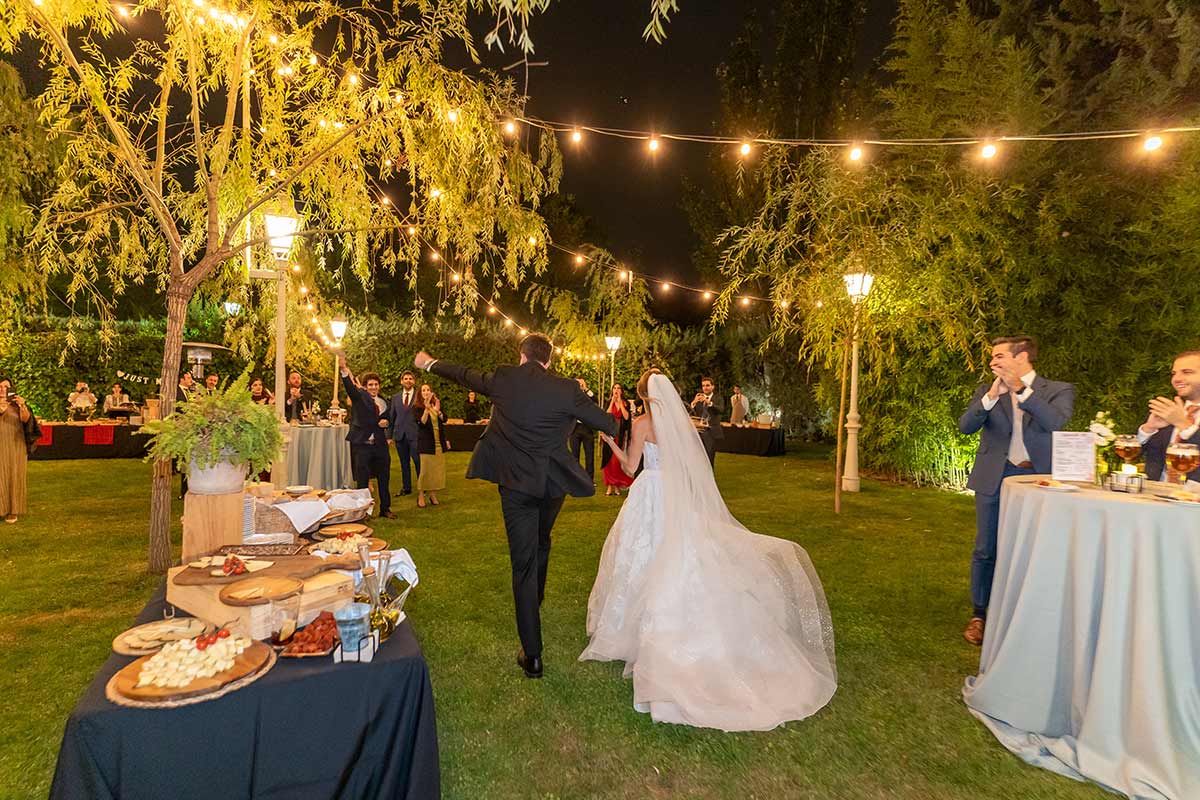 Entrada de los novios banquete