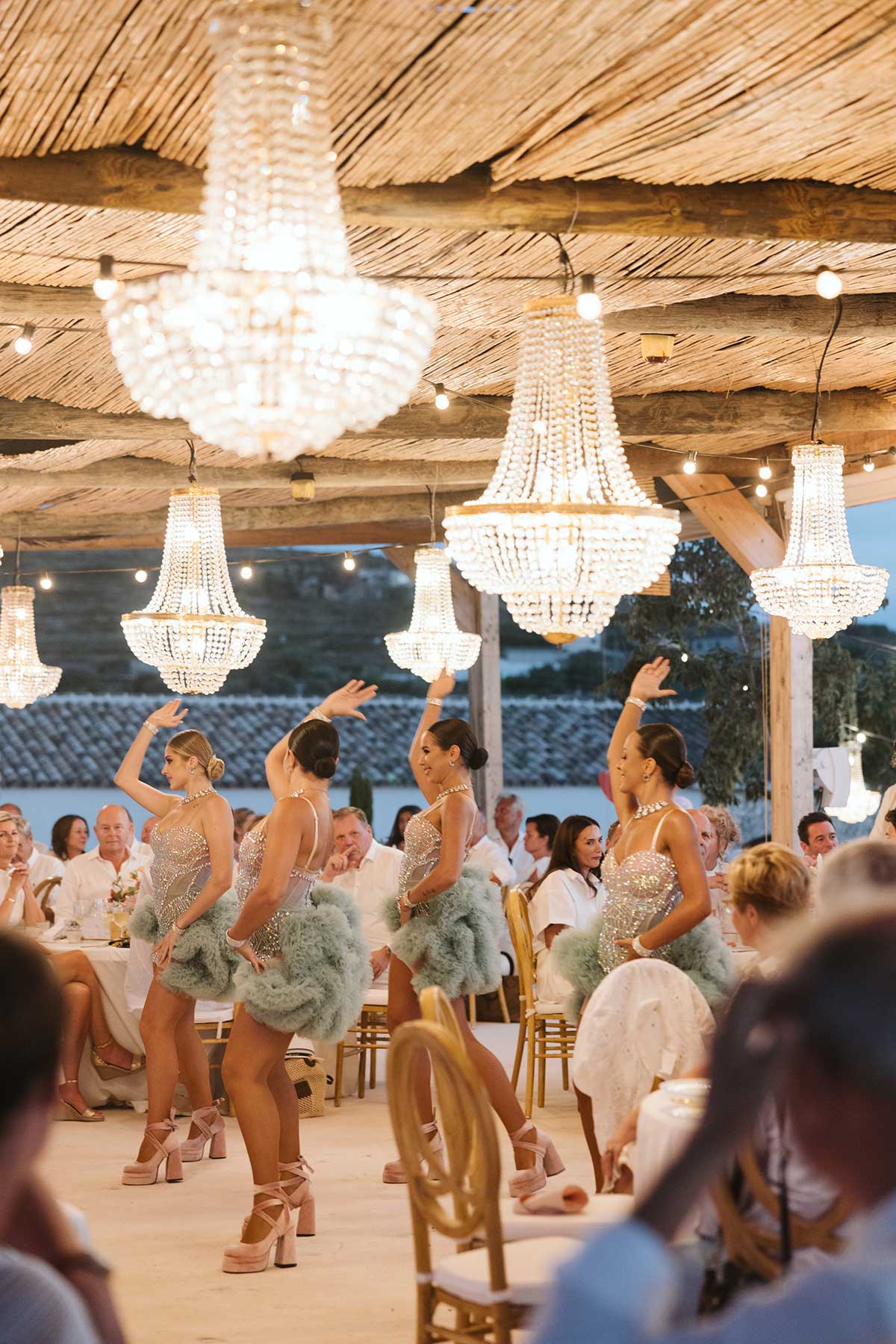 Bailarinas en el banquete de boda