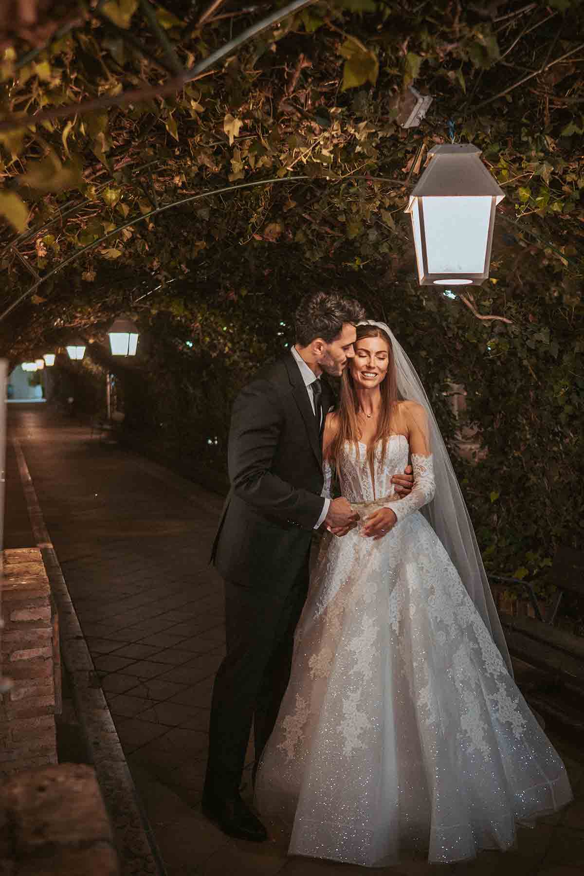Novios en los jardines de Villa Laureana