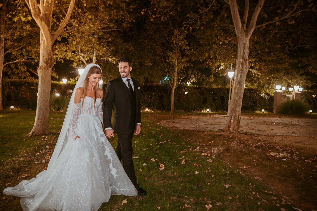 Novios en los jardines de Villa Laureana