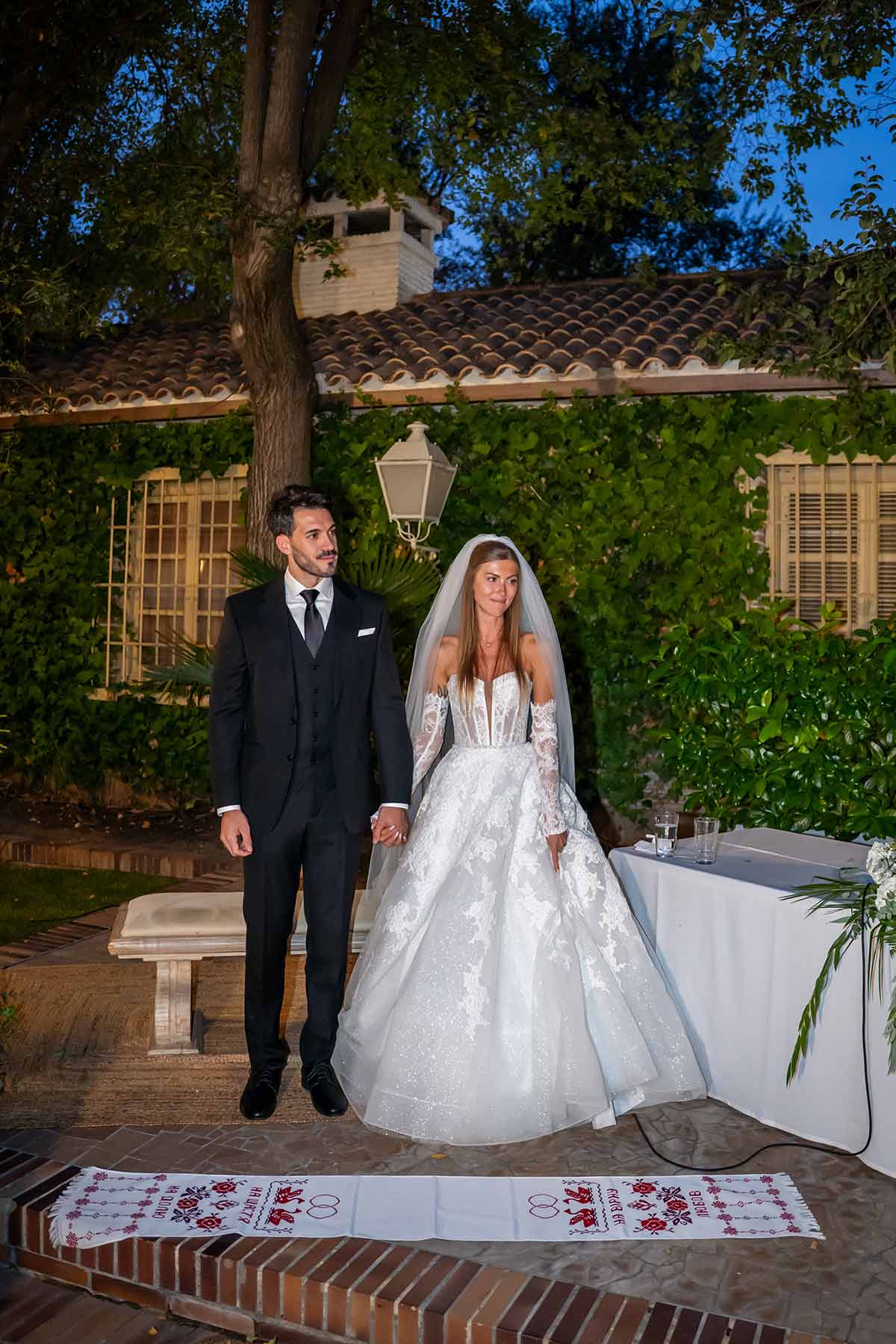 Novios en los jardines de Villa Laureana