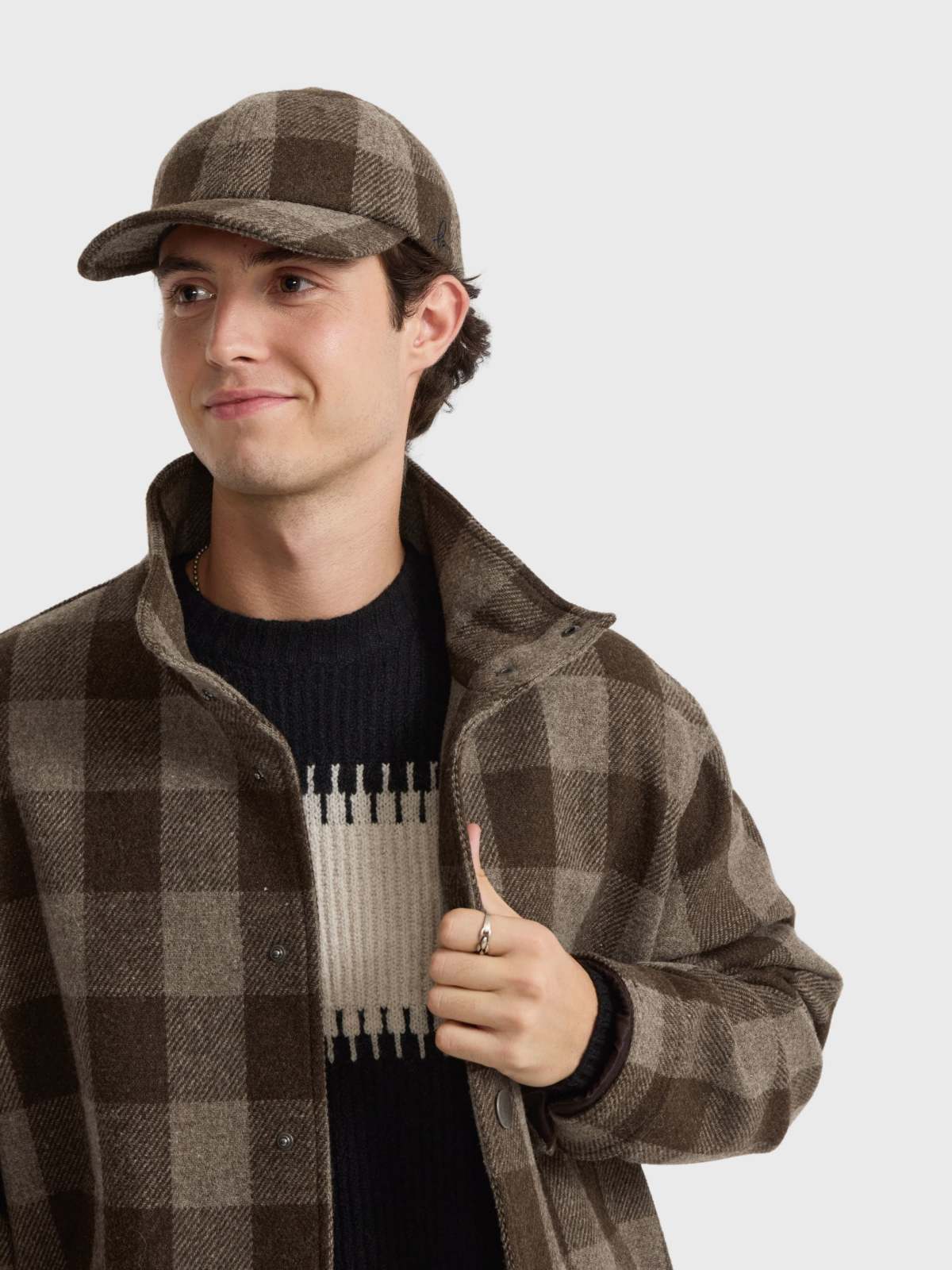 para una luna de miel en parís lo mejor es apostar por prendas versátiles y básicos con los que combinar varios looks 