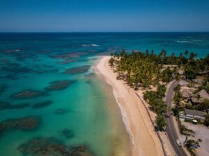 Fotografía: wirestock https://www.magnific.com/es/foto-gratis/playa-portillo_12859280.htm#fromView=search&page=1&position=35&uuid=8b22d1be-be52-4b5e-a92c-87908762a9c6&track=ais_hybrid&query=saman%C3%A1