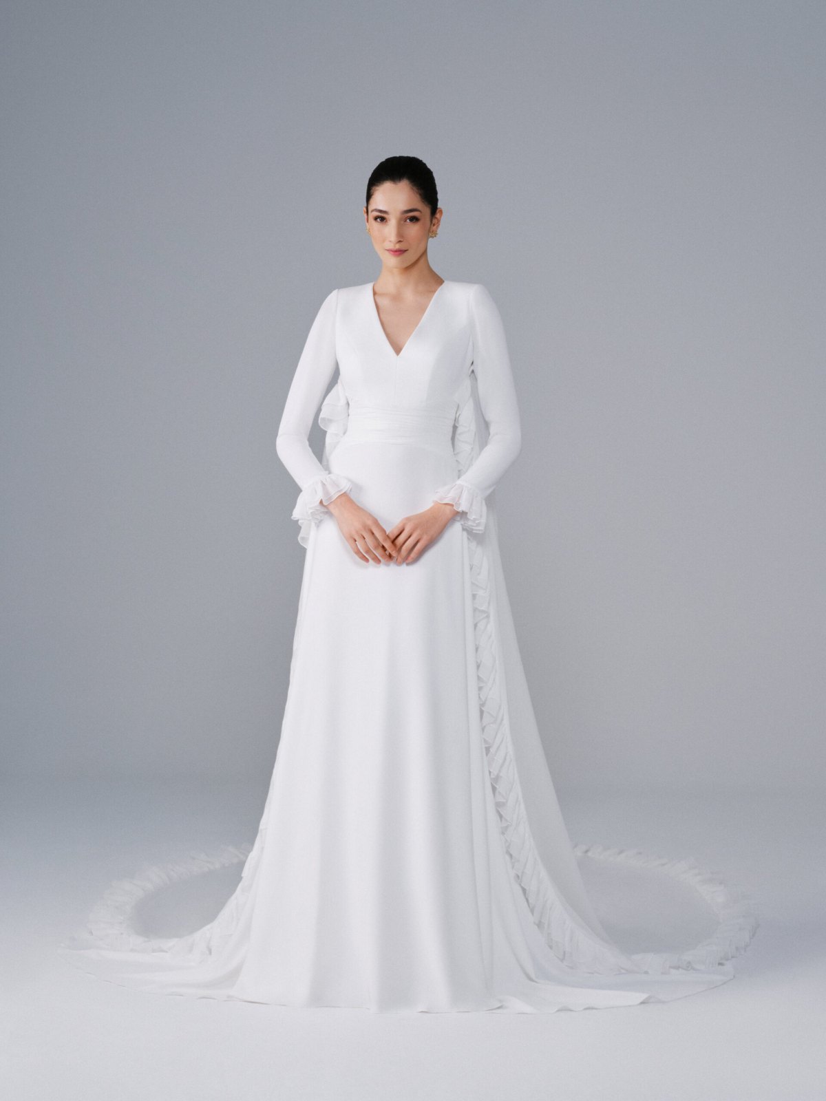 ¿Cuántas pruebas de vestido de novia se hacen? Aunque normalmente en los vestidos de colección se suelen hacer 3 pruebas, esto puede cambiar en cada novia.