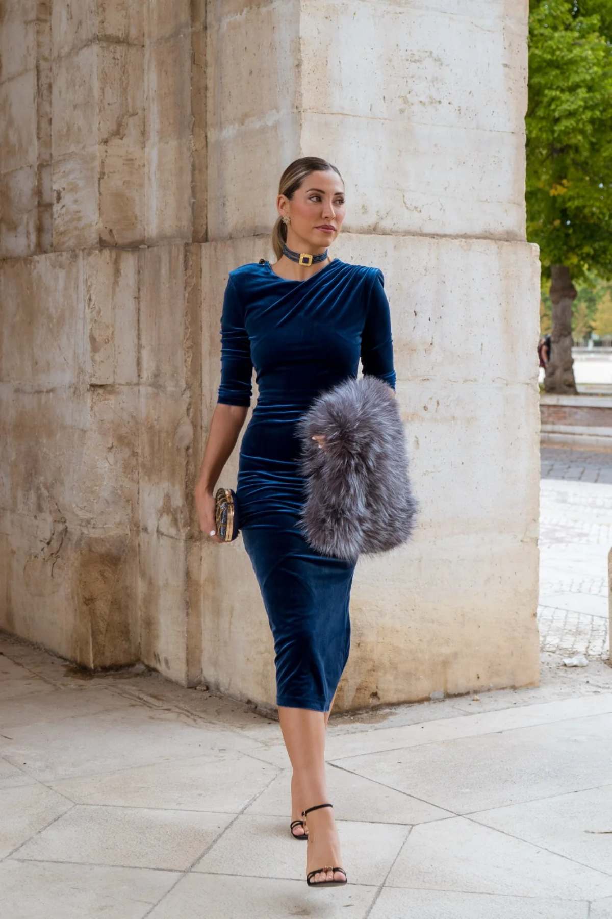 En cuanto a los tejidos, el terciopelo vuelve a llevarse este año en bodas de otoño e invierno.